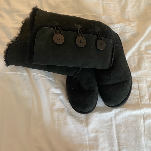 Ugg Button Up Boot - Picture 3 of 4